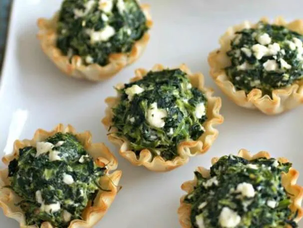 Mini spanakopite ușoare