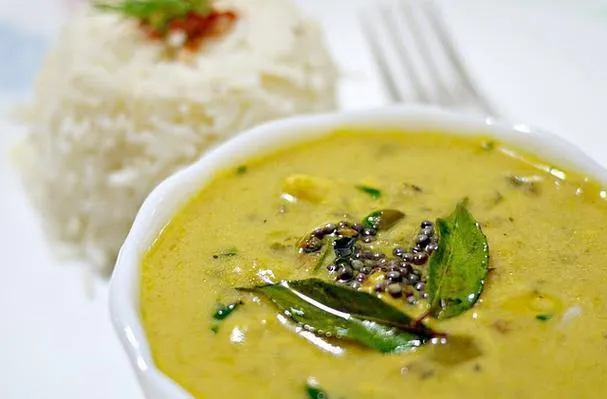 Kadhi Chawal (curry de iaurt cu orez)