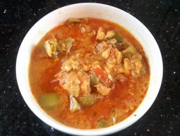 Curry de somon cu ardei verzi